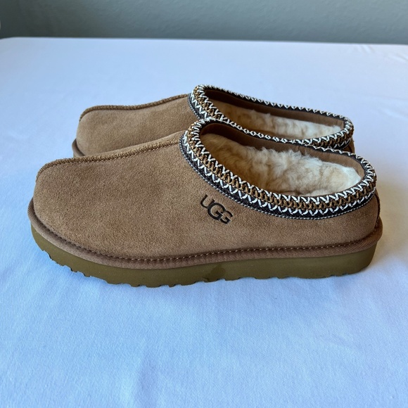 Ugg Tasman Chestnut sz 10 Shoes - worn once - Picture 2 of 11